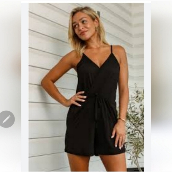 ⚘️Black romper size 4x fits like a 2x - Picture 1 of 4